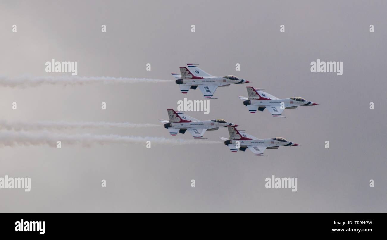 The USAF Thunderbird F16 Display Team Stock Photo Alamy