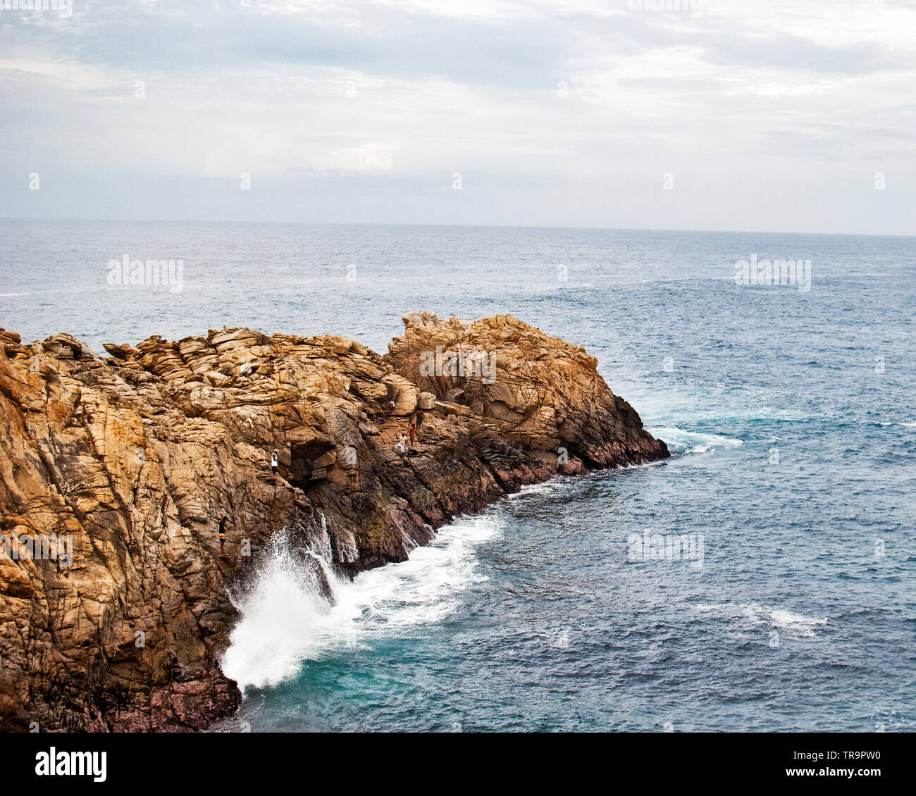 Wave crashing onto a beach hi-res stock photography and images - Alamy