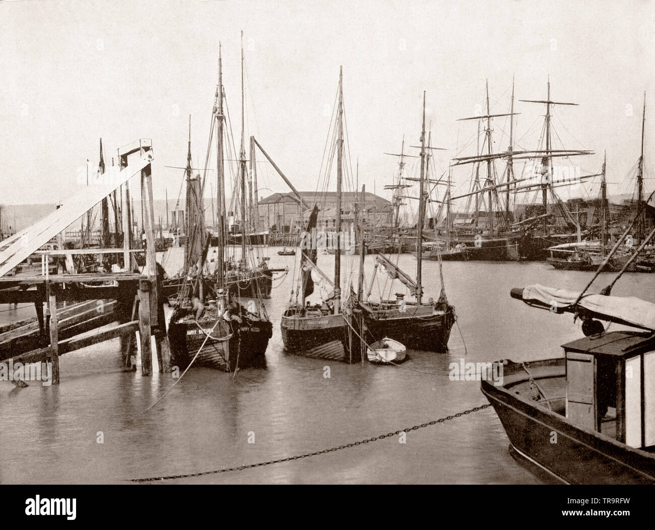 London port 19th century hi-res stock photography and images - Alamy