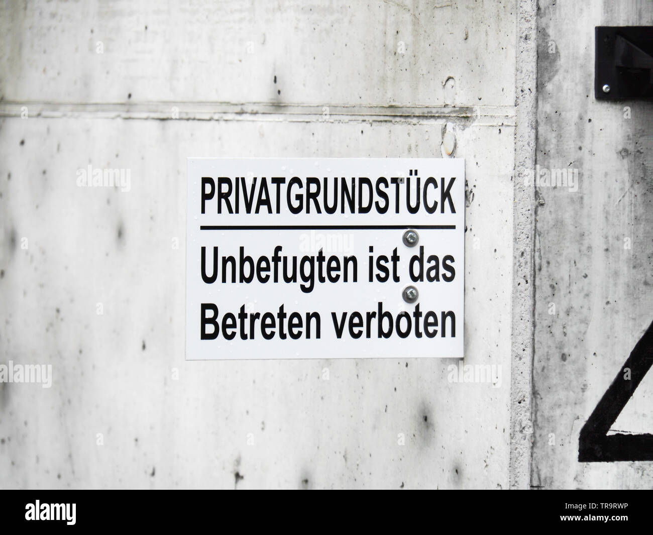 Warntafel, Privatgrundstück, Unbefugten ist das Betreten verboten Stock Photo