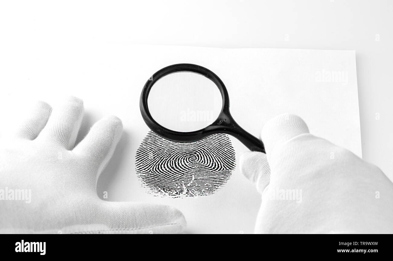 Magnifying glass isolated murder hi-res stock photography and images - Alamy