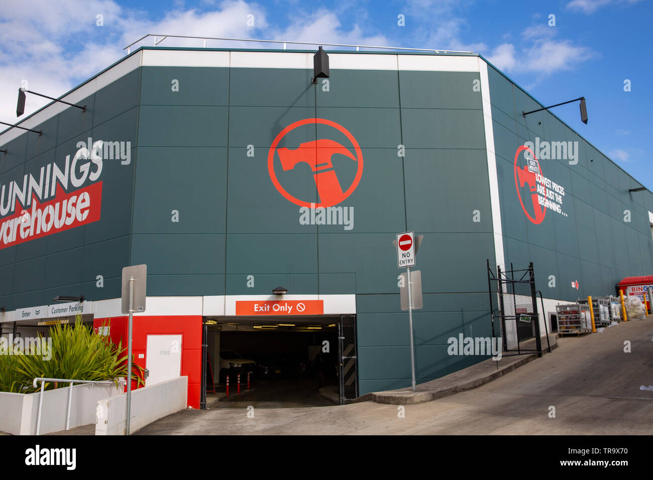 Bunnings warehouse DIY and homewares retailer, store here in Blagowlah