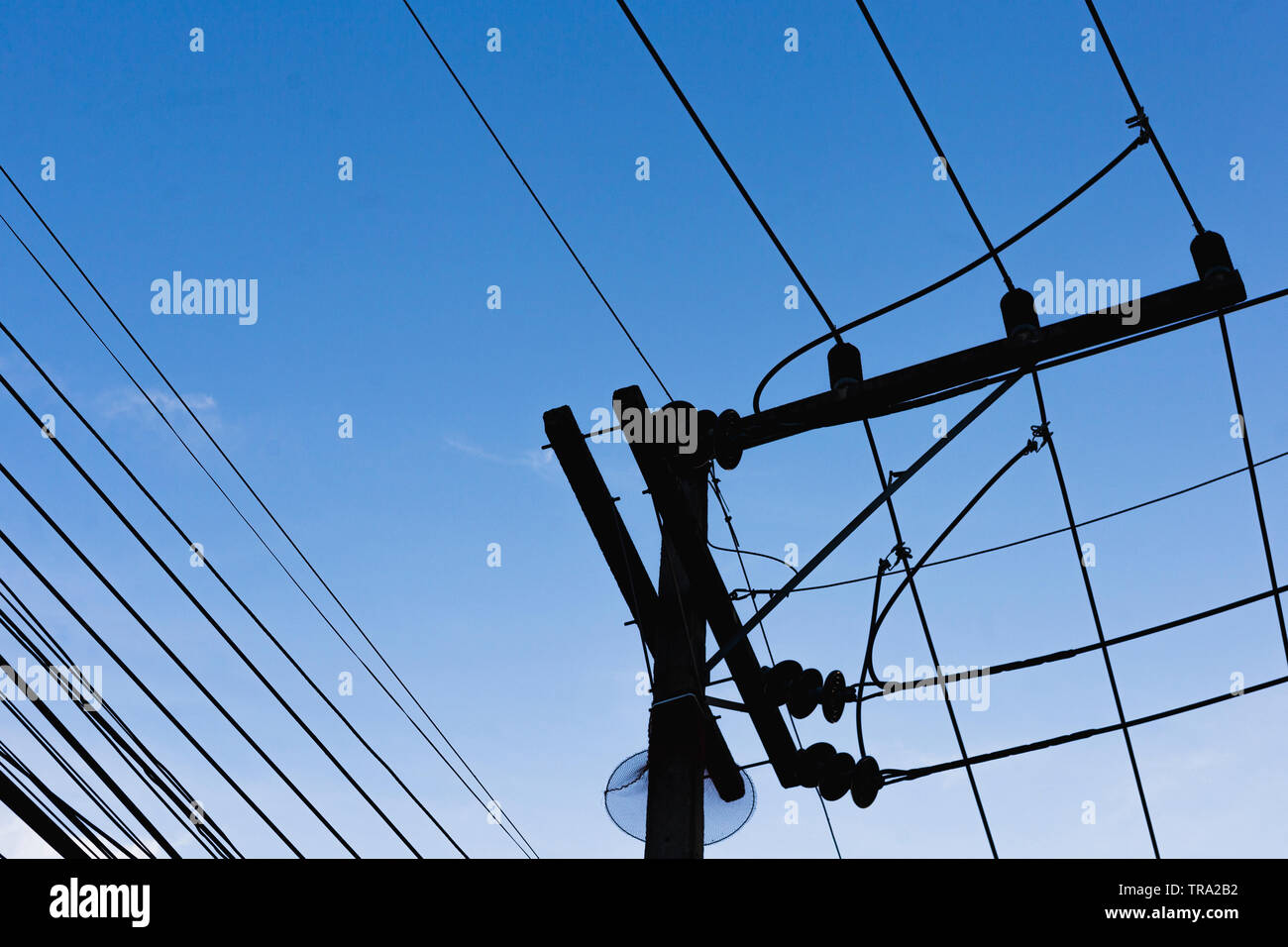 Overhead powerlines hires stock photography and images Alamy