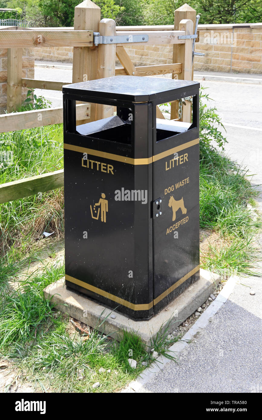 Litter bin suitable for dog poo Stock Photo Alamy