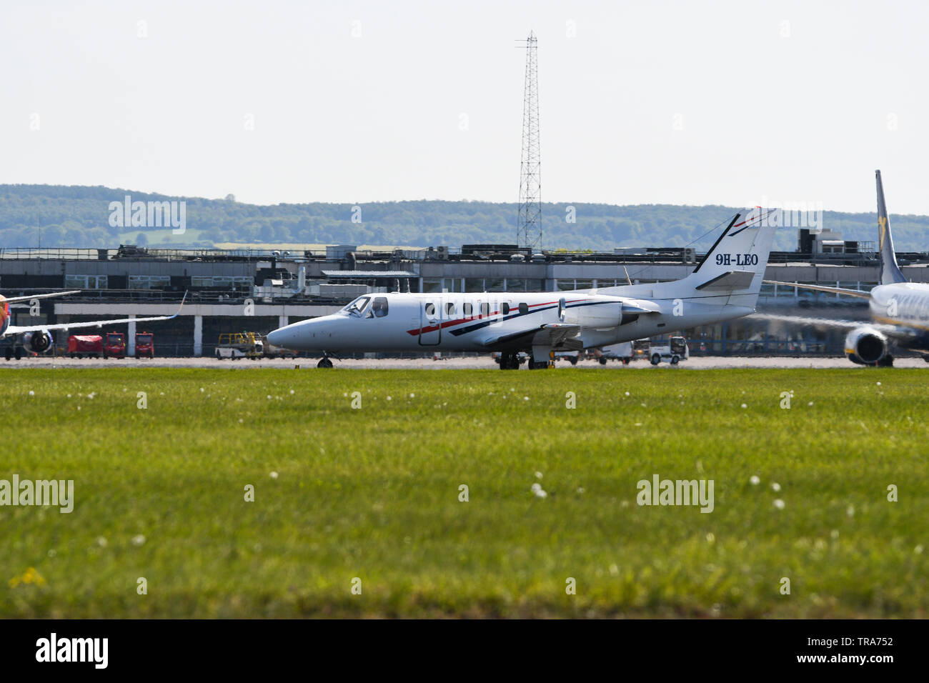 aircraft at east midlands airport Stock Photo Alamy