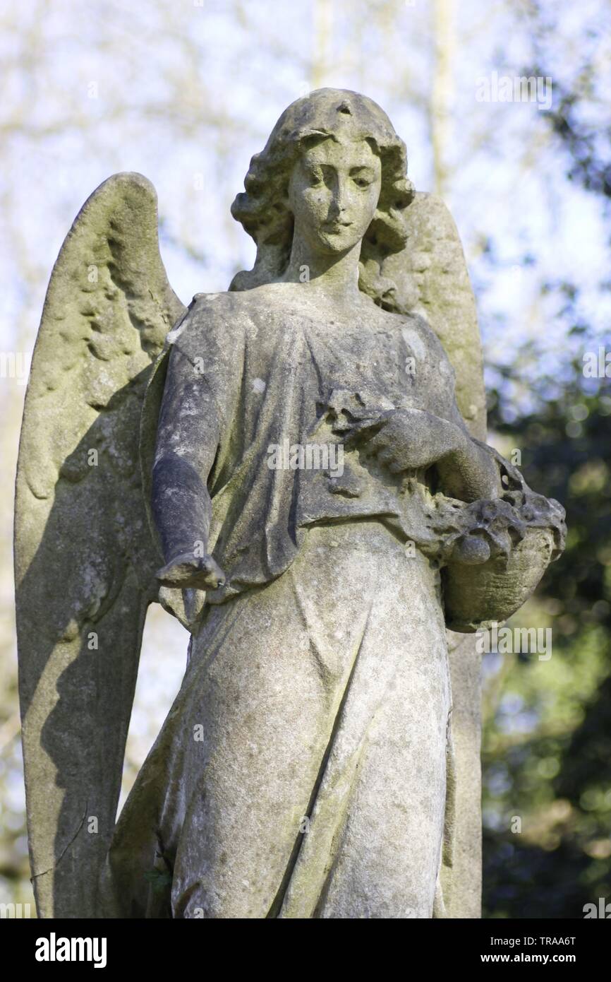 Woman angel sculpture with wings hi-res stock photography and images ...