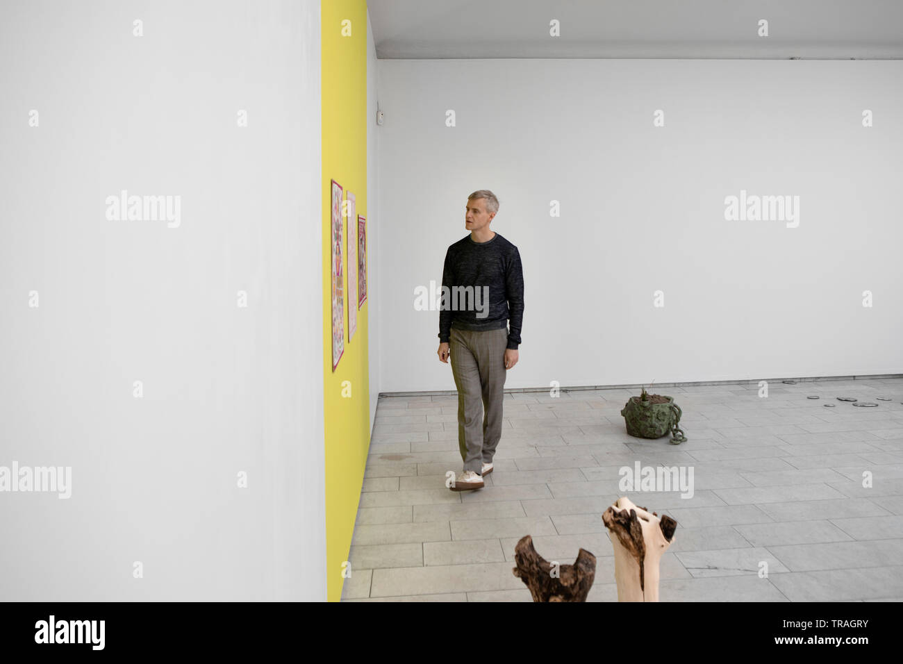 Man museum of art hi-res stock photography and images - Alamy