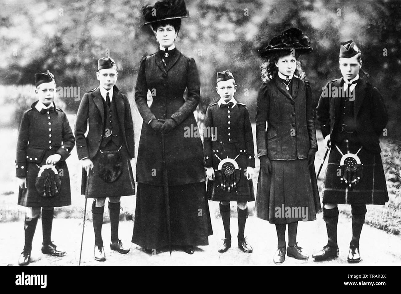 Queen Mary with Prince Albert, Henry, Princess Mary and Prince of Wales Stock Photo Alamy