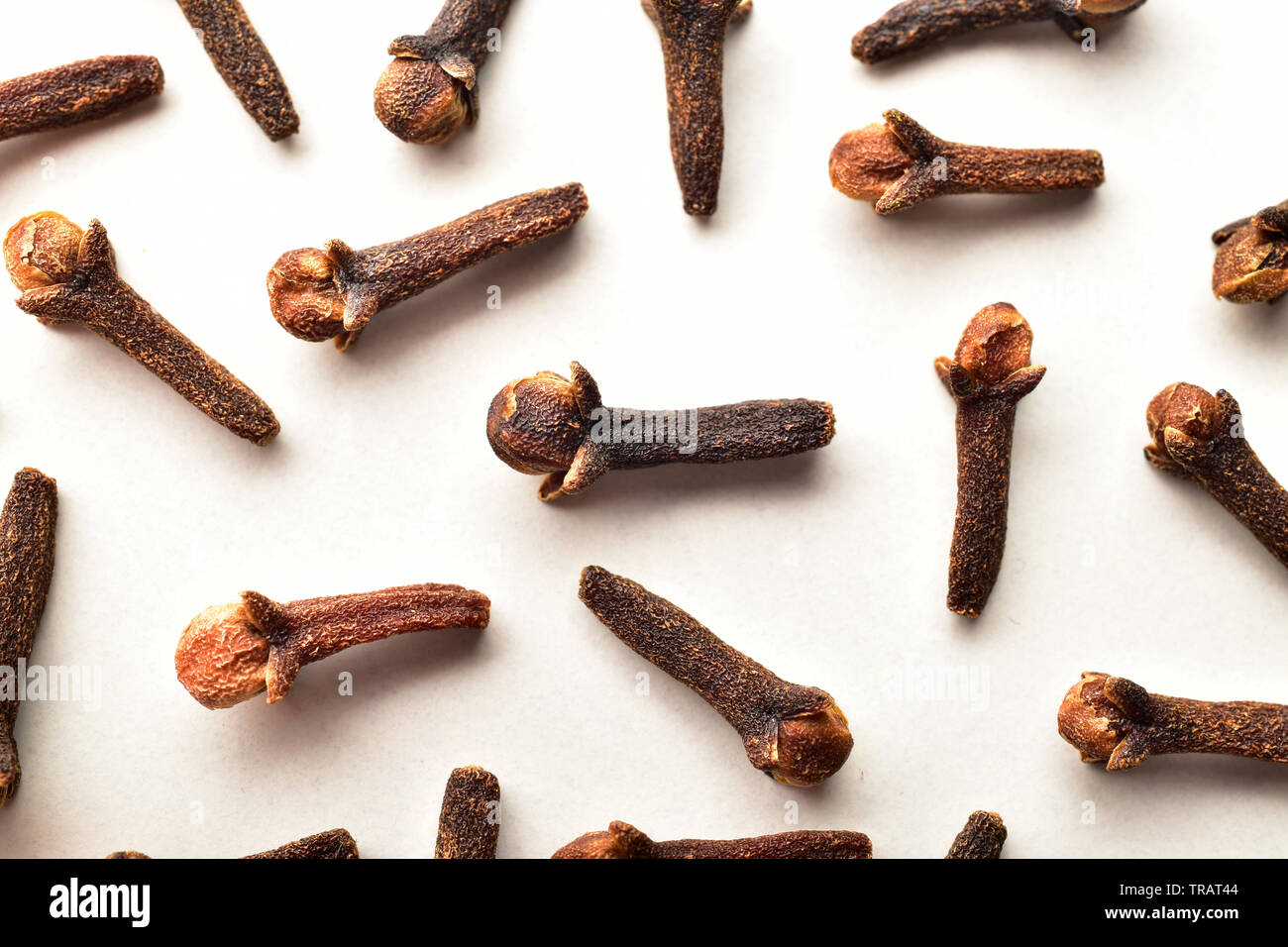 Pattern Of Cloves On White Background Stock Photo - Alamy
