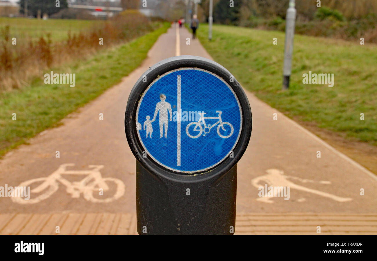 Sign on a cycle path informing cyclists and pedestrians of their side ...