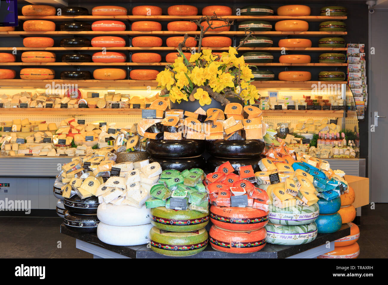 A vast selection of colorful Gouda cheese balls at the traditional