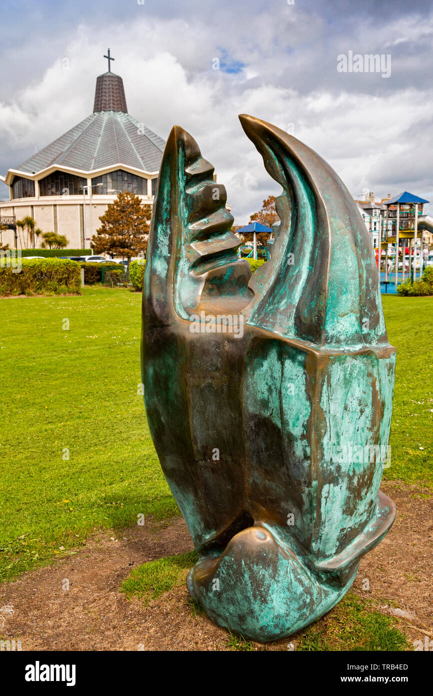 Northern Ireland, Co Down, Newcastle, seafront, Crab Claw sculpture by Alan Burke Stock Photo