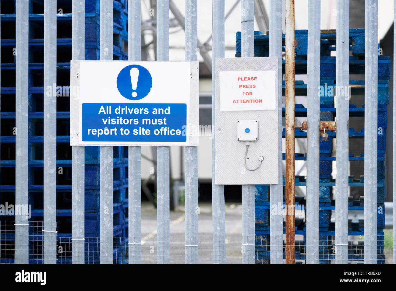 Driver And Visitors Report To Site Office Sign And Entrance Buzzer Stock Photo Alamy