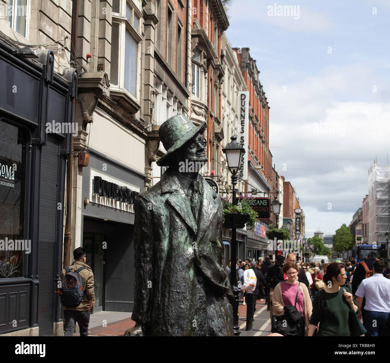 Marjorie Fitzgibbon’s statue of James Joyce in North Earl Street ...