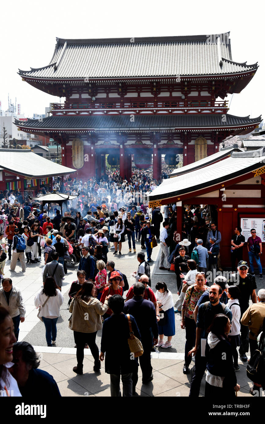 Senso ji temple hi-res stock photography and images - Alamy