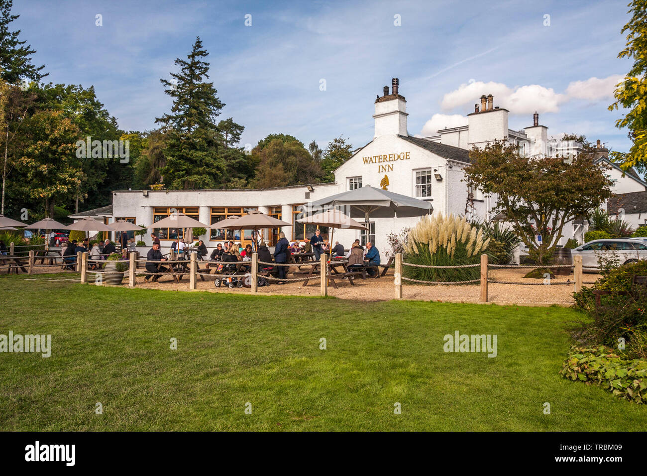People enjoying a drink at the Wateredge Inn at Lake Windermere in Ambleside,Cumbria,England Stock Photo