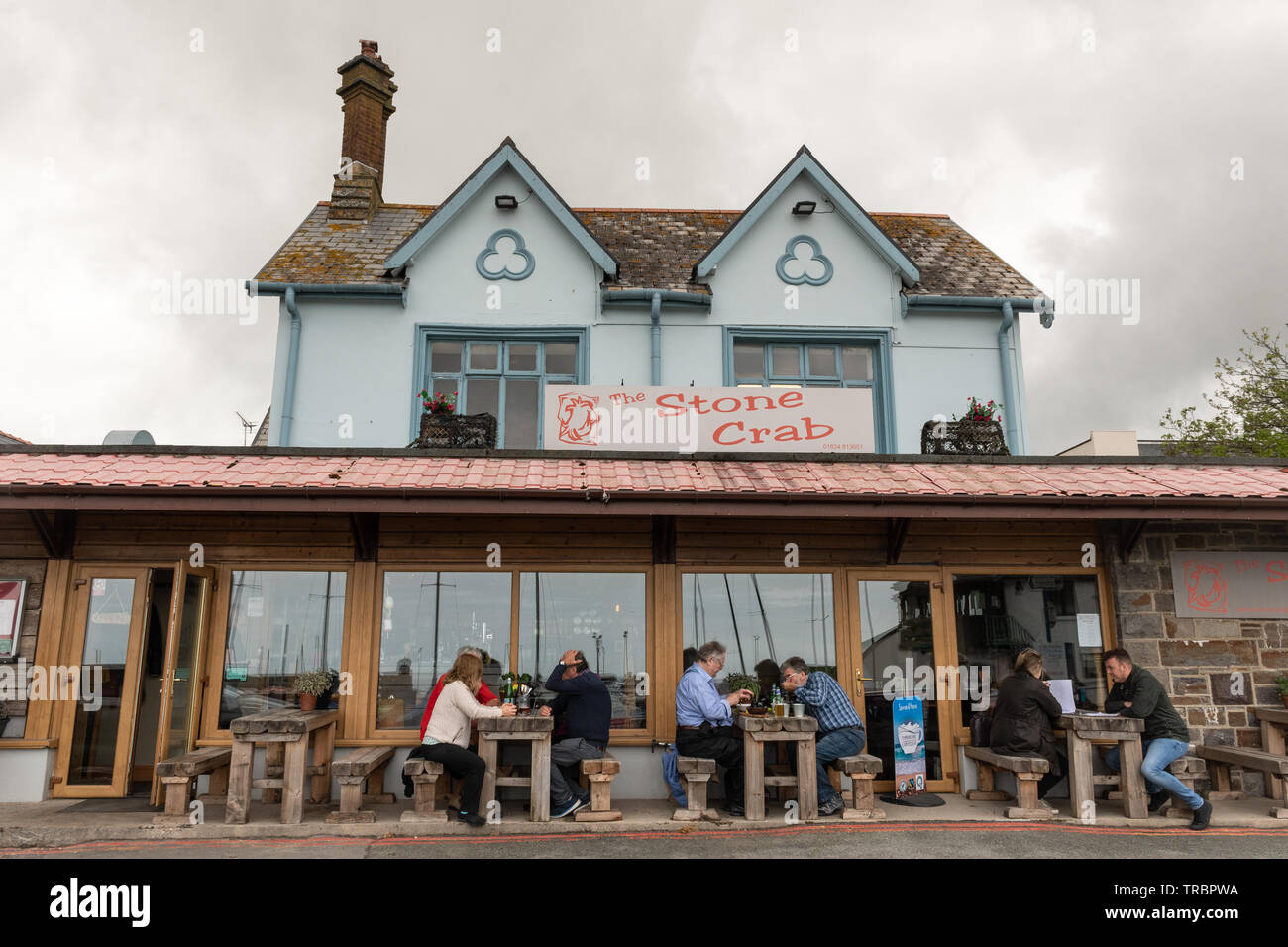 Page 3 Outdoor Dining Uk High Resolution Stock Photography And Images Alamy Page 3 Outdoor Dining Uk High Resolution Stock Photography And Images Alamy