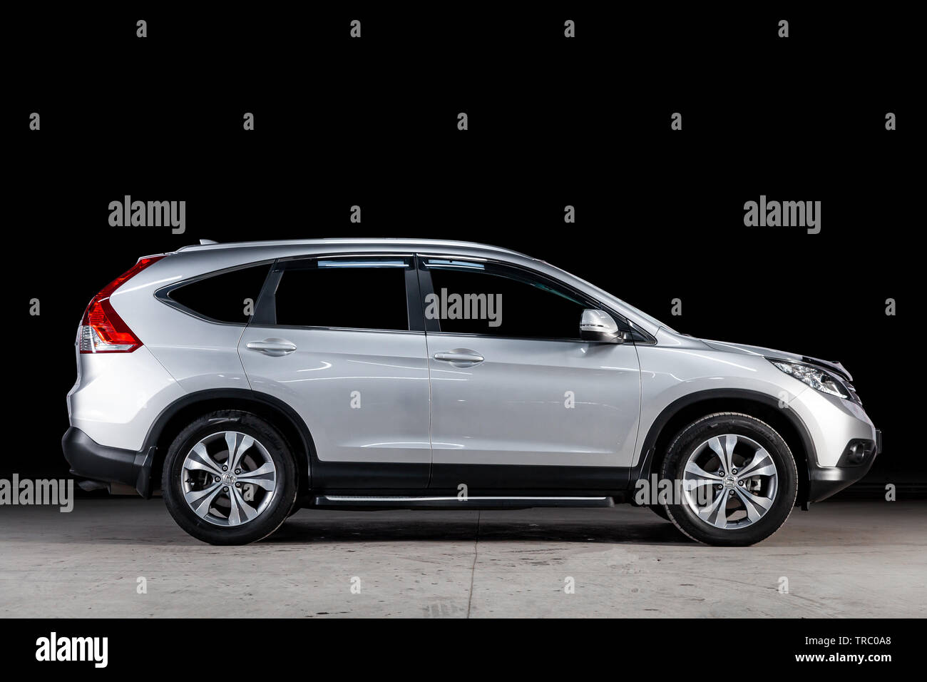 Novosibirsk Russia May 28 19 Honda Cr V Side View Photography Of A Modern Car On A Parking In Novosibirsk Stock Photo Alamy