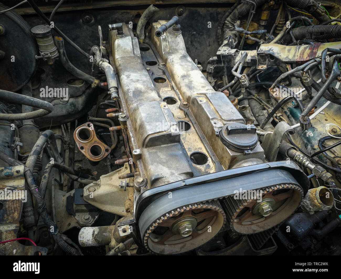 Old engine car repair / replacement pistons car with the engine