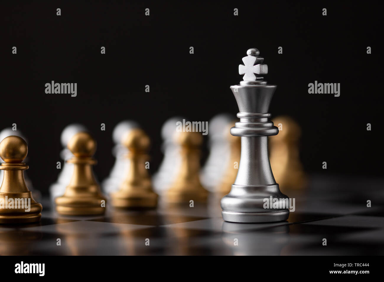 Silver chess king hi-res stock photography and images - Alamy