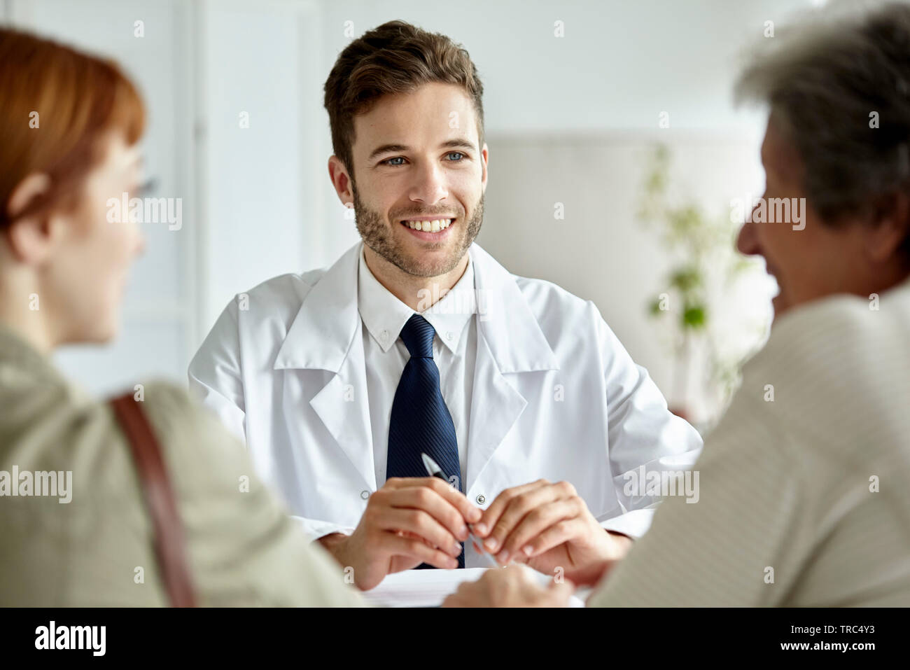 Female doctor talking senior male hi-res stock photography and images ...