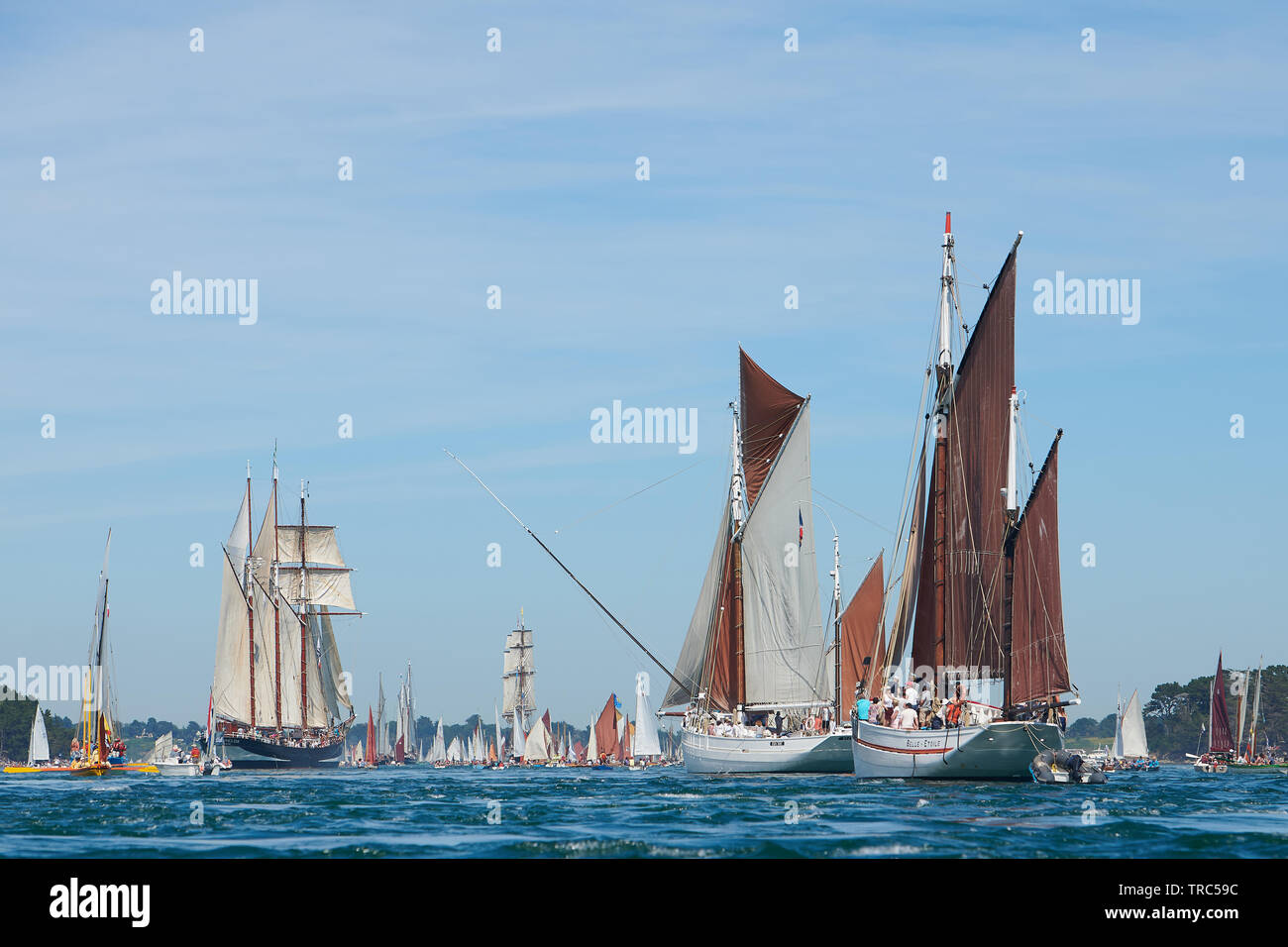 La grande Parade de la semaine du Golfe 2019, dans le Golfe du Morbihan. - The Grand Parade of the week of the Gulf 2019, in the Gulf of Morbihan. Stock Photo