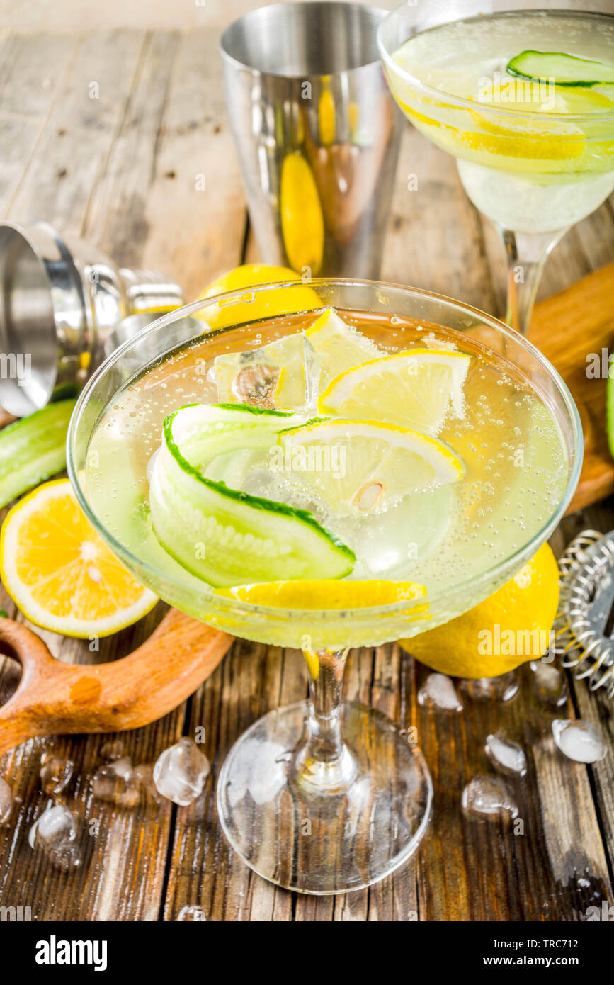 Trendy summer alcohol beverage, Low-Calorie and Low-Carb Tom Collins  cocktail, with lemon and cucumber slices, old wooden background copy space  Stock Photo - Alamy