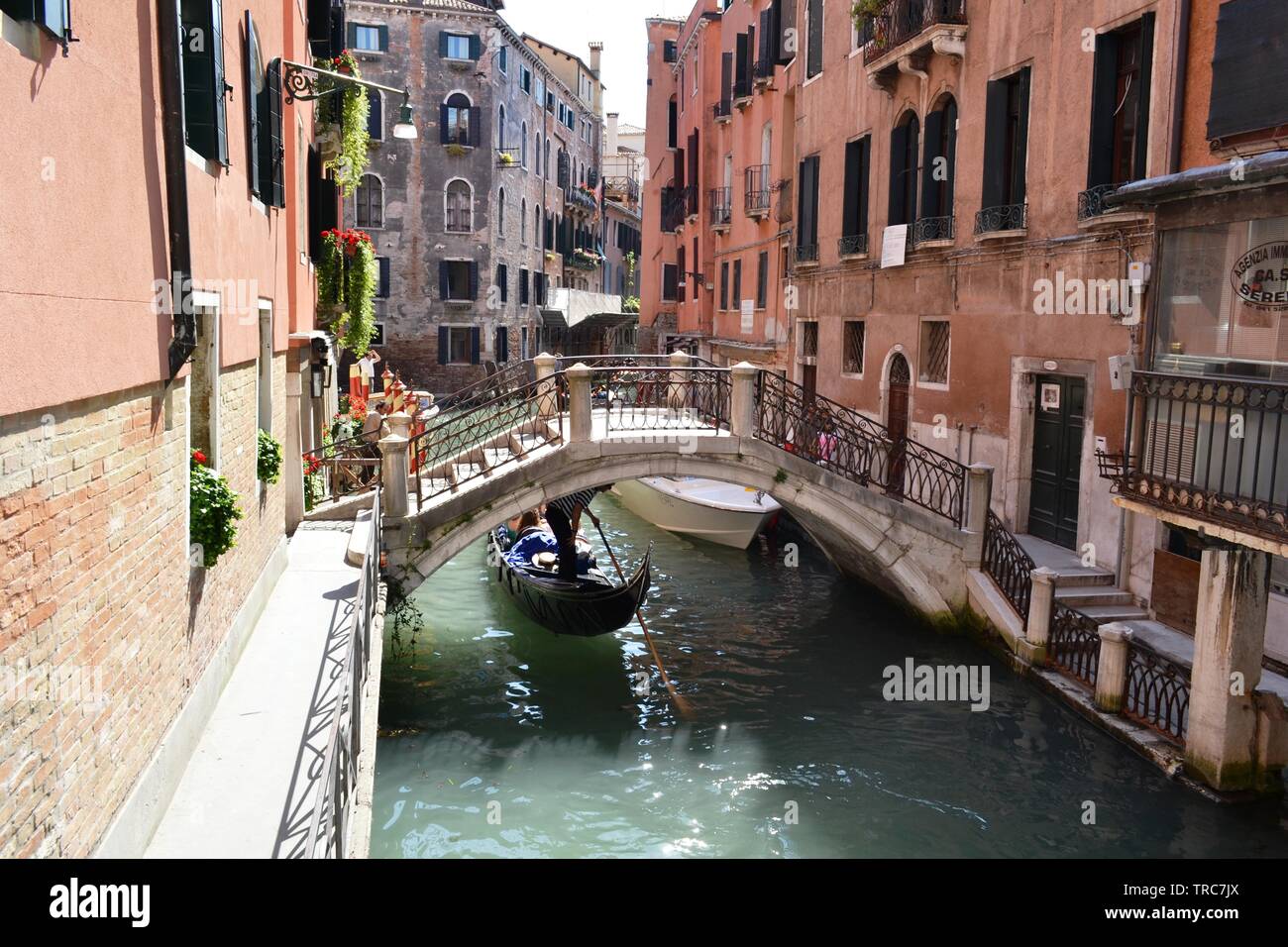Canal Railing Canal bridge iron railing hi-res stock photography and images - Alamy