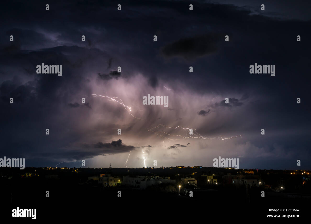 Thunder and lightning hi-res stock photography and images - Alamy