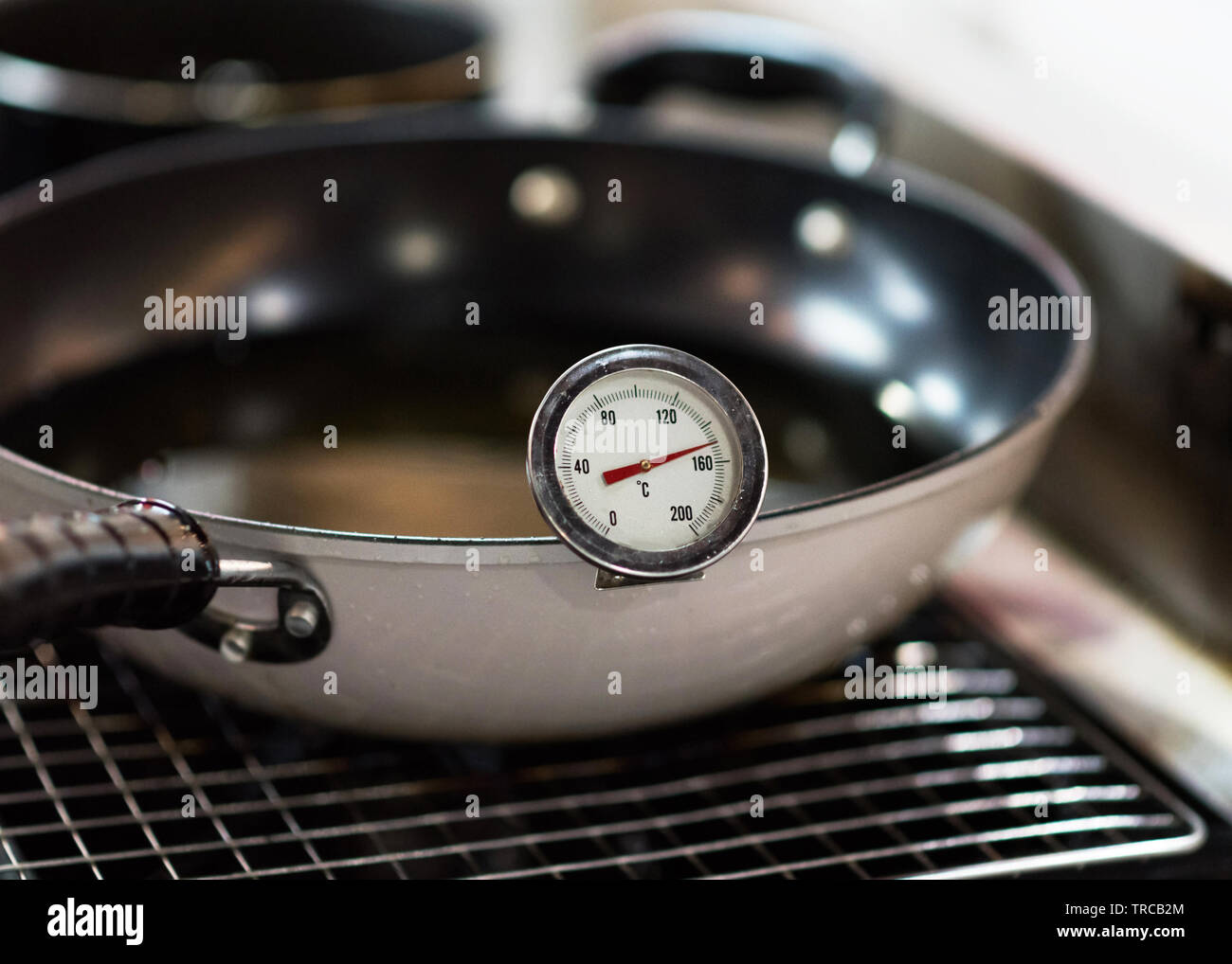 Heat thermometer hot temperature dial gauge hi-res stock photography ...
