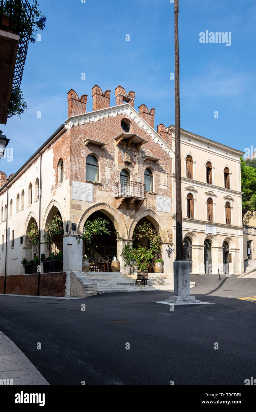 The building of former Palazzo di Giustizia in Piazza dell'Antenna, now a wine shop or Enoteca, Soave, Italy Stock Photo