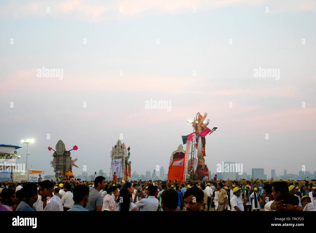 VIEW OF CROWD ON CHOWPATTY ON THE IMMERSION DAY OF GANAPATI FESTIVAL IN MUMBAI Stock Photo