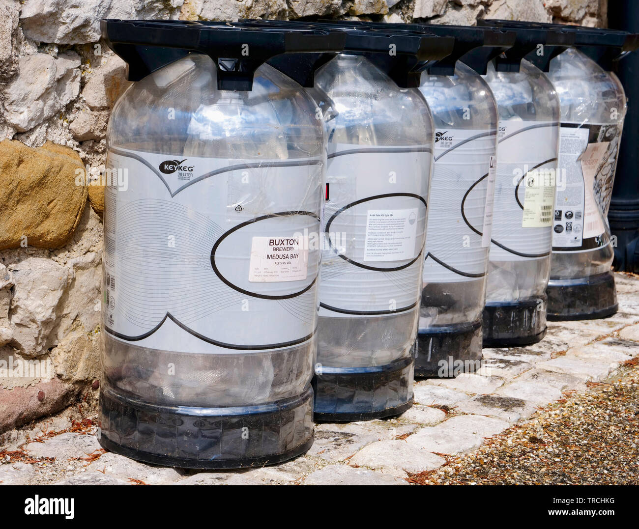 Why are plastic KeyKeg 30L beer containers being used by breweries as