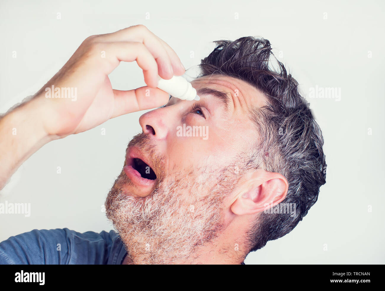 Eye drops hires stock photography and images Alamy