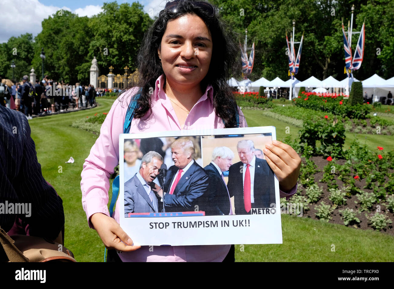 03/06/2019. London, UK. A protester outside Buckingham Palace holds a placards with picture of Donald Trump, Boris Johnson and Nigel farage, with a slogan reading”Stop Trumpism in UK. Credit: Yanice Idir Stock Photo