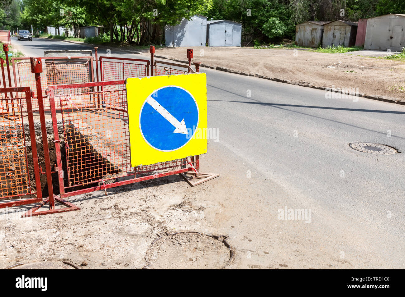 Road sign keep right symbol hi-res stock photography and images - Alamy