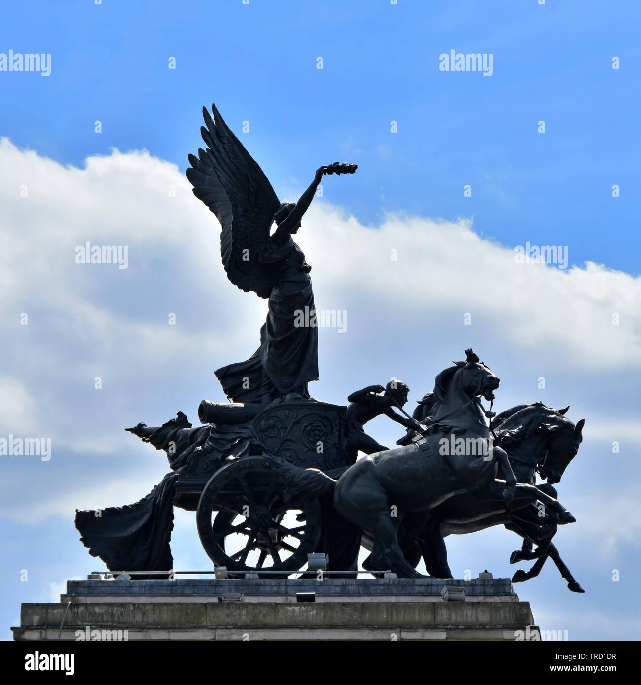 Close up silhouette of The bronze Quadriga chariot statue above Wellington or Constitution Arch a triumphal arch at Hyde Park Corner London England UK Stock Photo