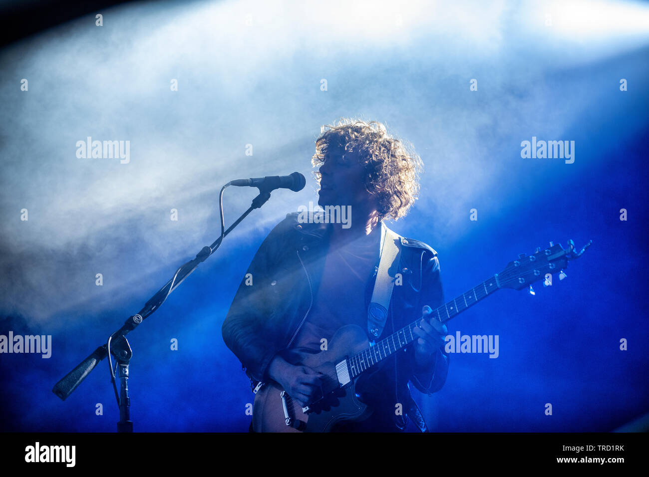 Singing johnny borrell of razorlight hi-res stock photography and ...