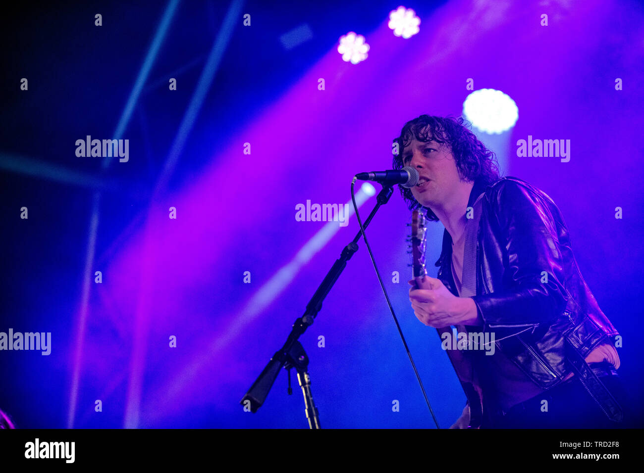 Lead singer and guitarist of Razorlight Johnny Borrell performing at