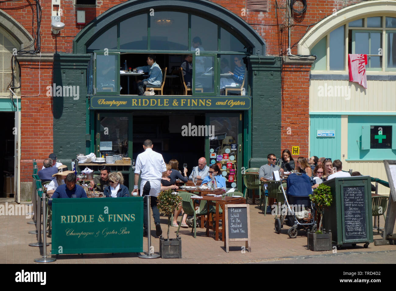 Riddle and Finns Champagne and Oyster Bar on Brighton seafront. Stock Photo