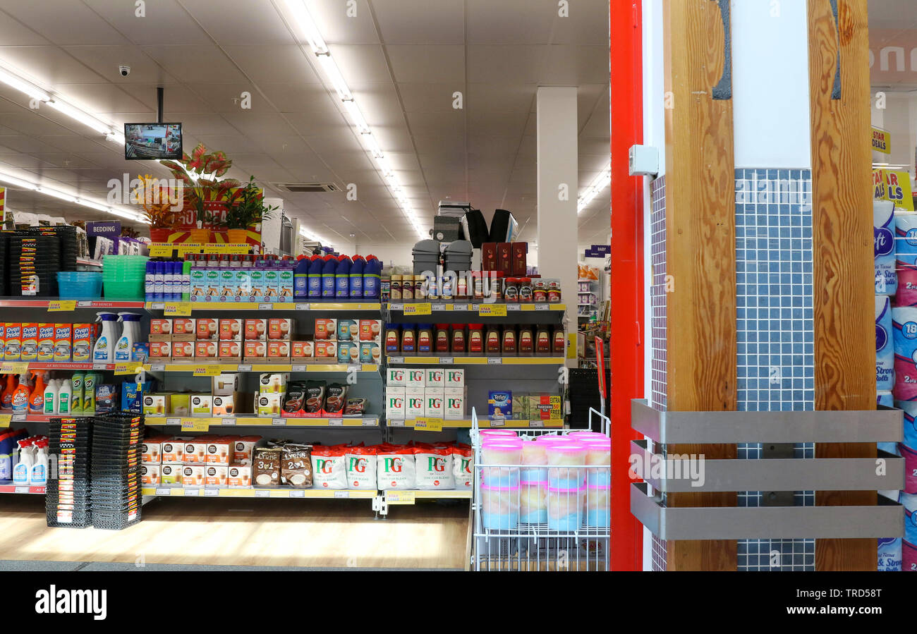 Goods on display poundstretcher hires stock photography and images Alamy