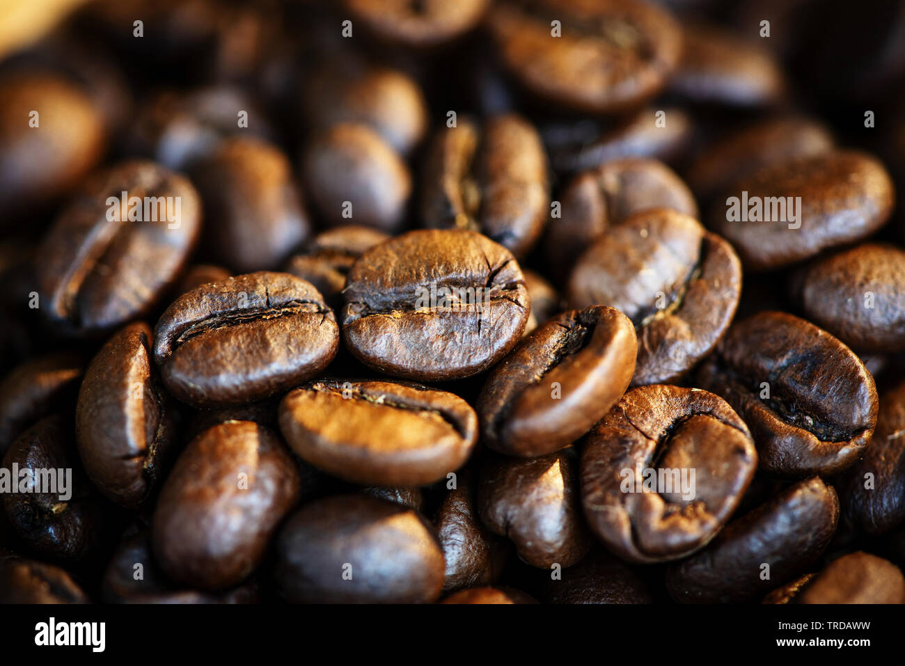 Roasted coffee beans texture background / Closeup macro group of coffee ...