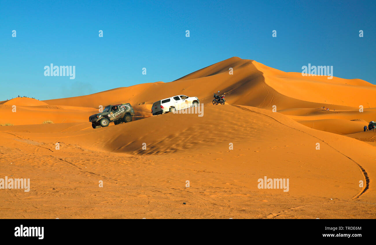 jeeps on the sand dunes of Erg Chebbi, Morocco, Merzouga Stock Photo