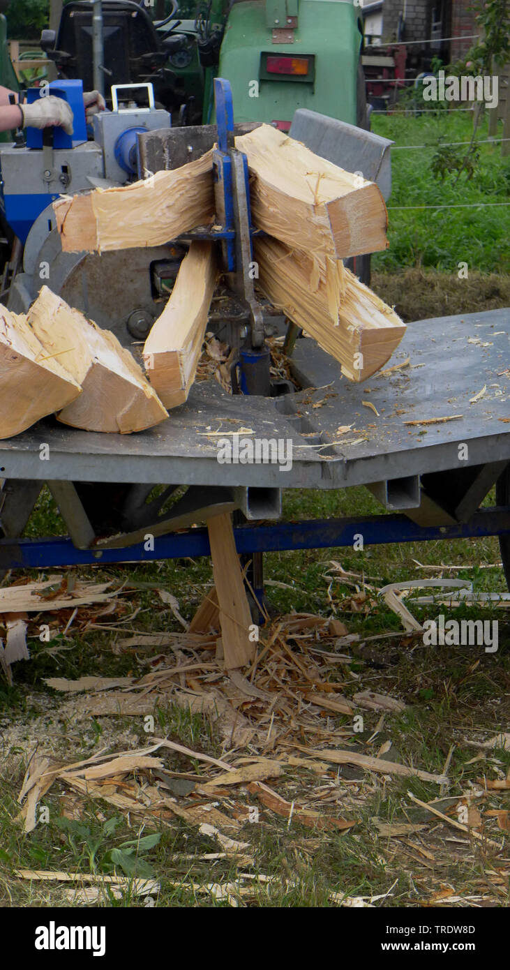 Holz Zerkleinern Stock Photos Holz Zerkleinern Stock Images Alamy