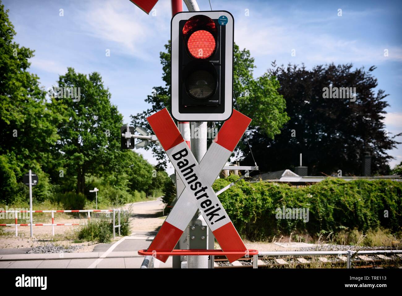 German Railroad Crossing Sign High Resolution Stock Photography And Images Alamy German Railroad Crossing Sign High Resolution Stock Photography And Images Alamy