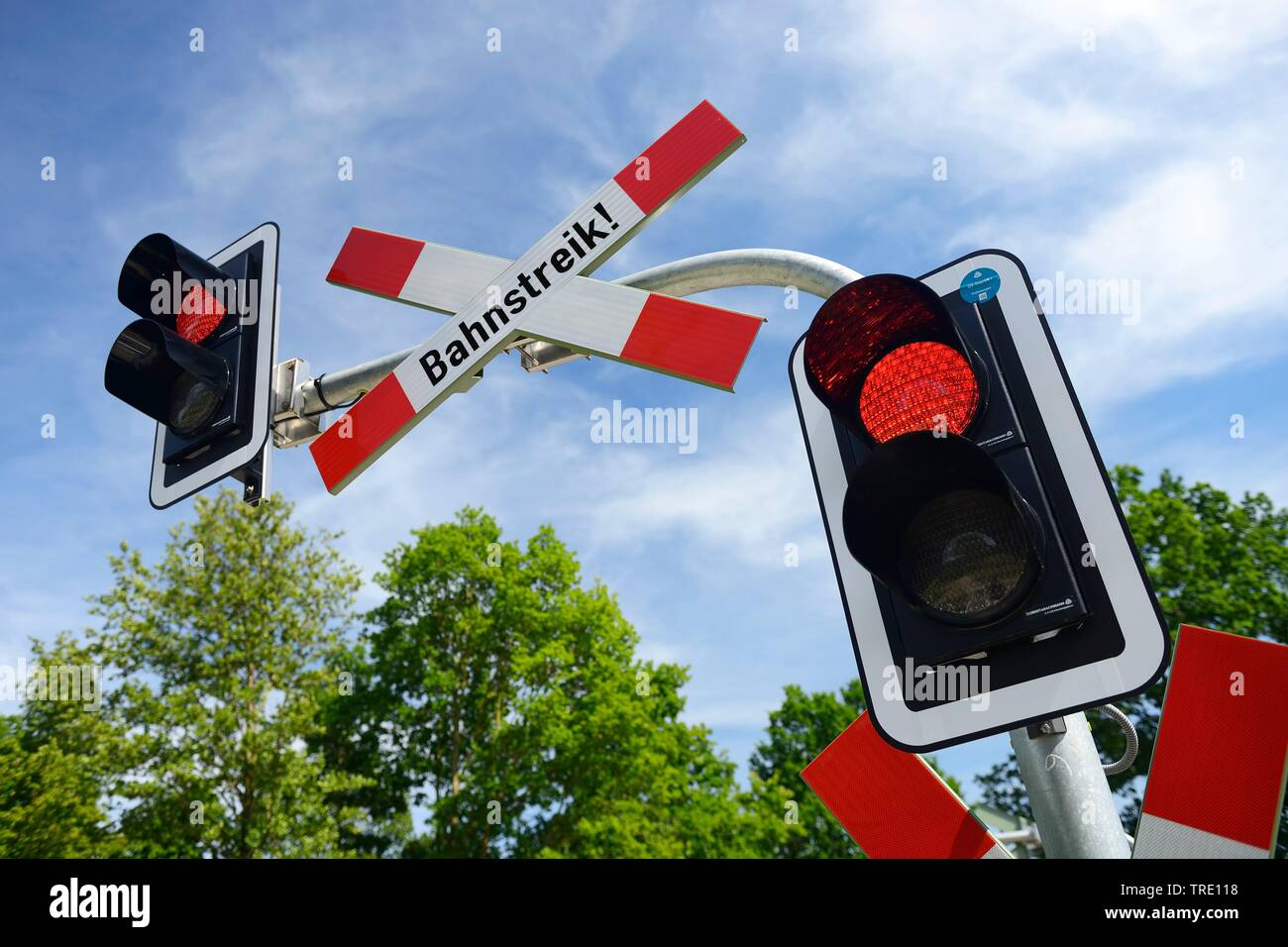 German Railroad Crossing Sign High Resolution Stock Photography And Images Alamy