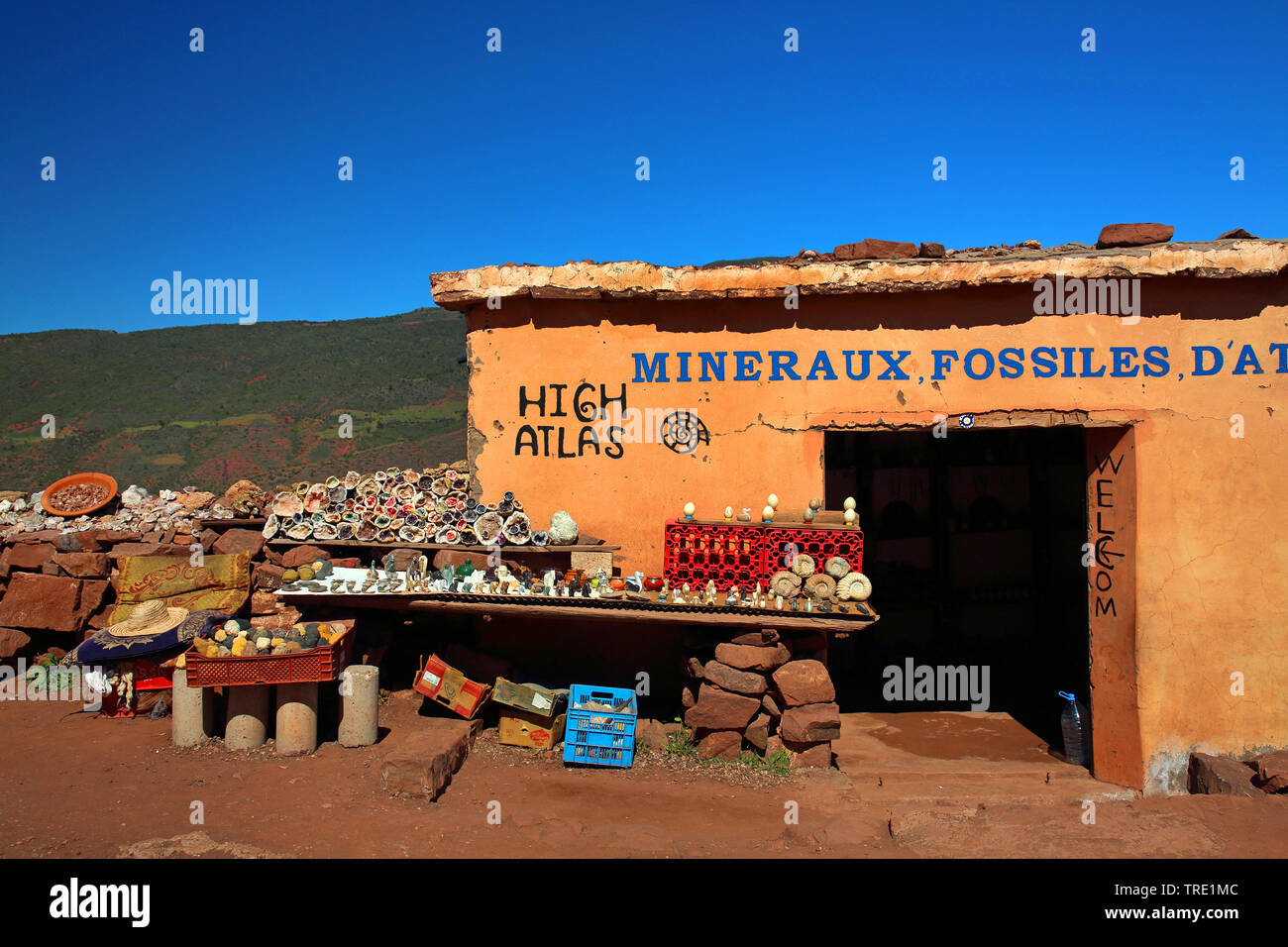 sale of minerals and fossils, Morocco, Tizi-n-Ait Imguer Stock Photo