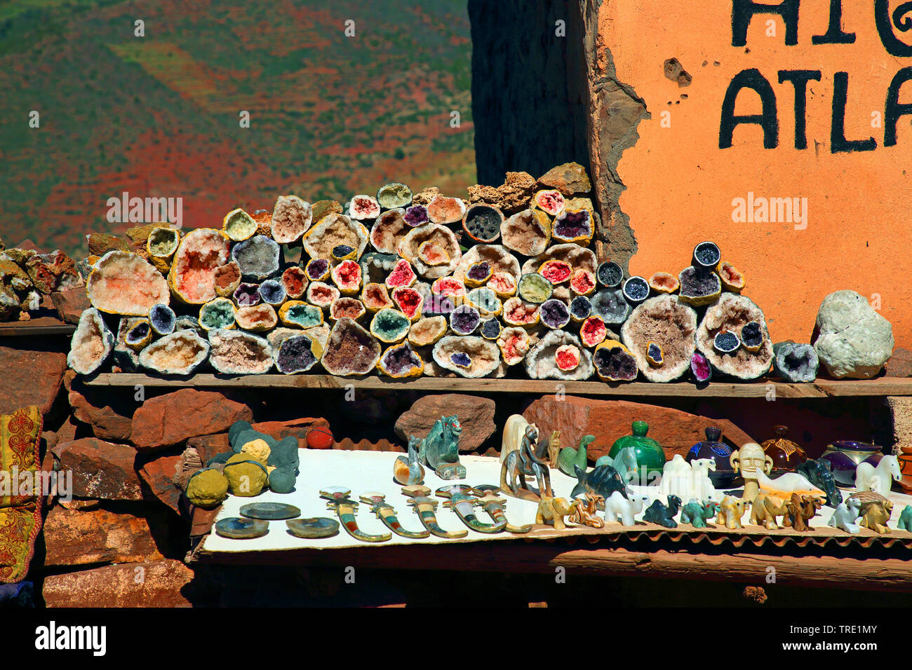 sale of minerals and fossils, Morocco, Tizi-n-Ait Imguer Stock Photo