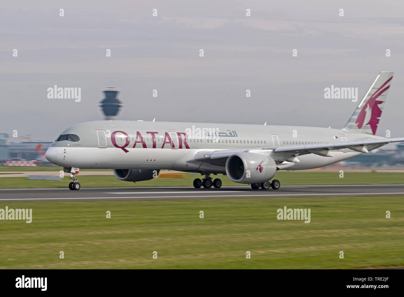 Qatar Airways Airbus A350-941, A7-ALB,  taking off at Manchester Airport Stock Photo