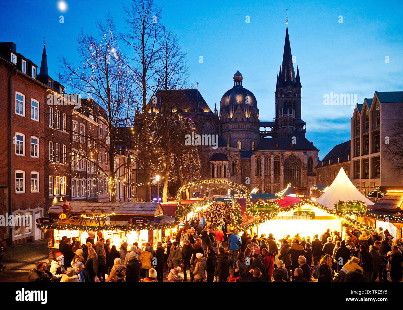 Illuminated christmas market in front of the aachen cathedral hires